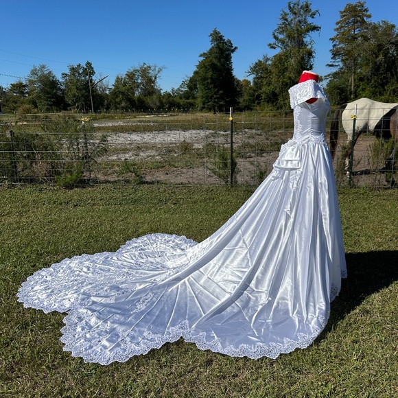 VINTAGE 1990s Mori Lee Wedding Dress Beaded Pearl Off Shoulder Bow 9' Train - S - Picture 1 of 16